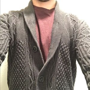 JF Men’s Cable Knit Sweater Size Small.